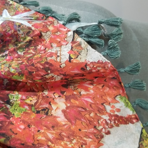 100% pure silk Streissnig scarf 38 x 38 square (maybe even slightly larger) - Picture 15 of 16